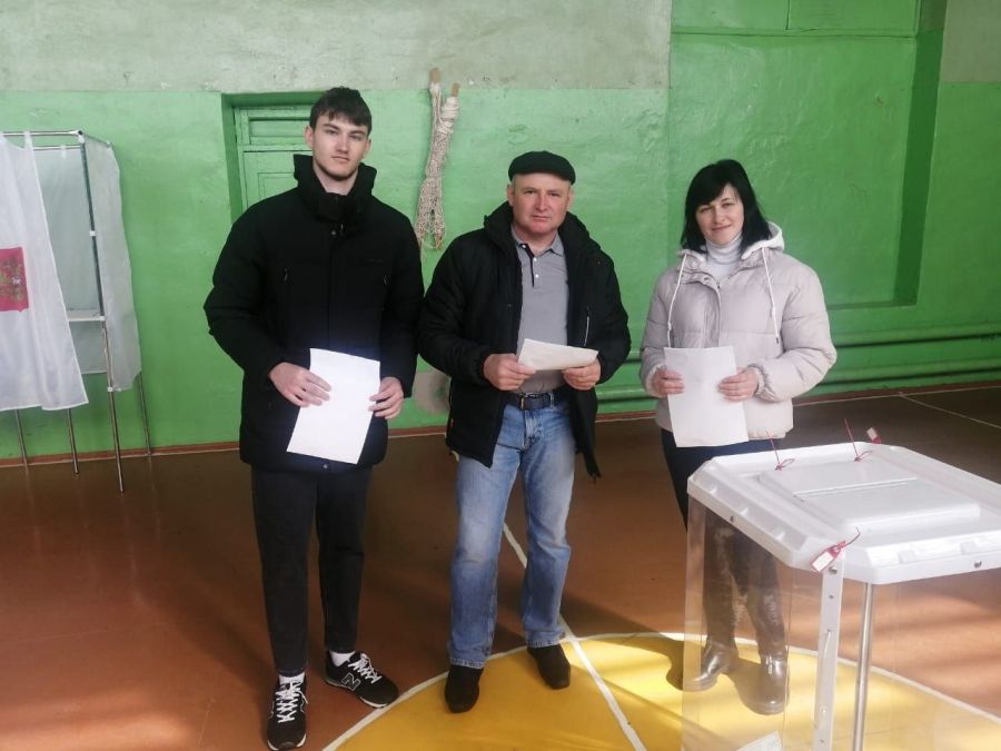 На избирательных участках Кадошкинского района продолжается активное голосование.
