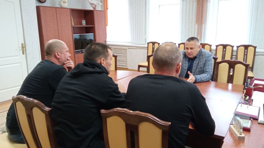 Сегодня глава Кадошкинского муниципального района Чаткин А. В. встретился с участниками СВО из поселка Кадошкино прибывшими в краткосрочный отпуск.