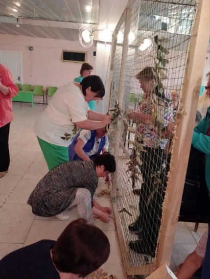 Жители Кадошкинского района принимают активное участие в плетении  маскировочных сетей.